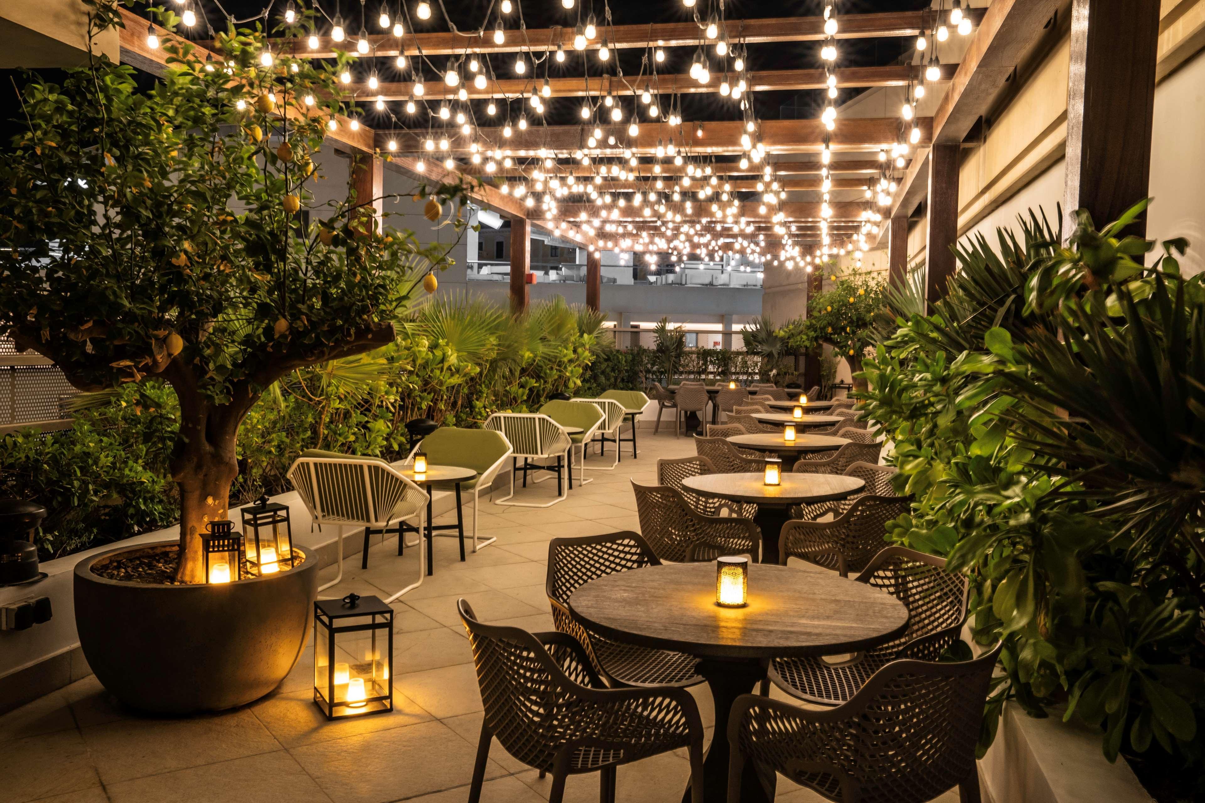 Hilton Doha The Pearl Hotel Bagian luar foto The Terrace at The Standard East Village
