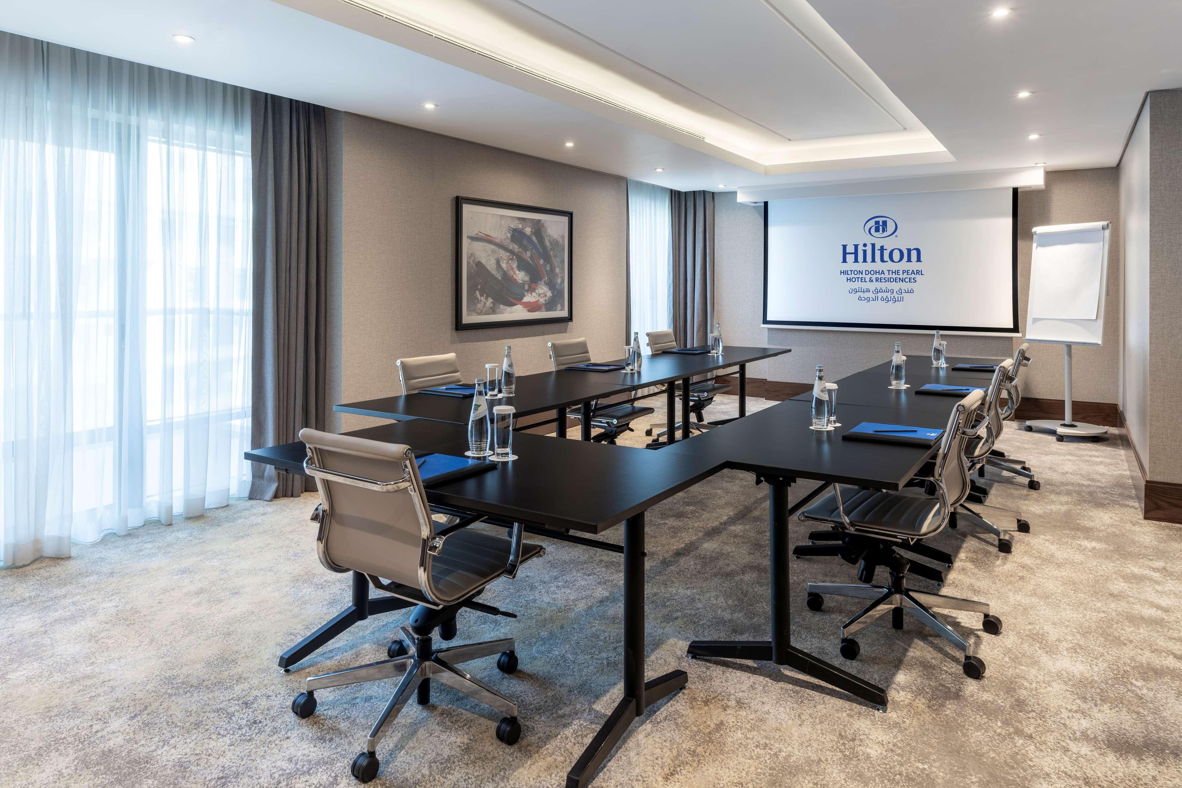 Hilton Doha The Pearl Hotel Bagian luar foto Meeting room