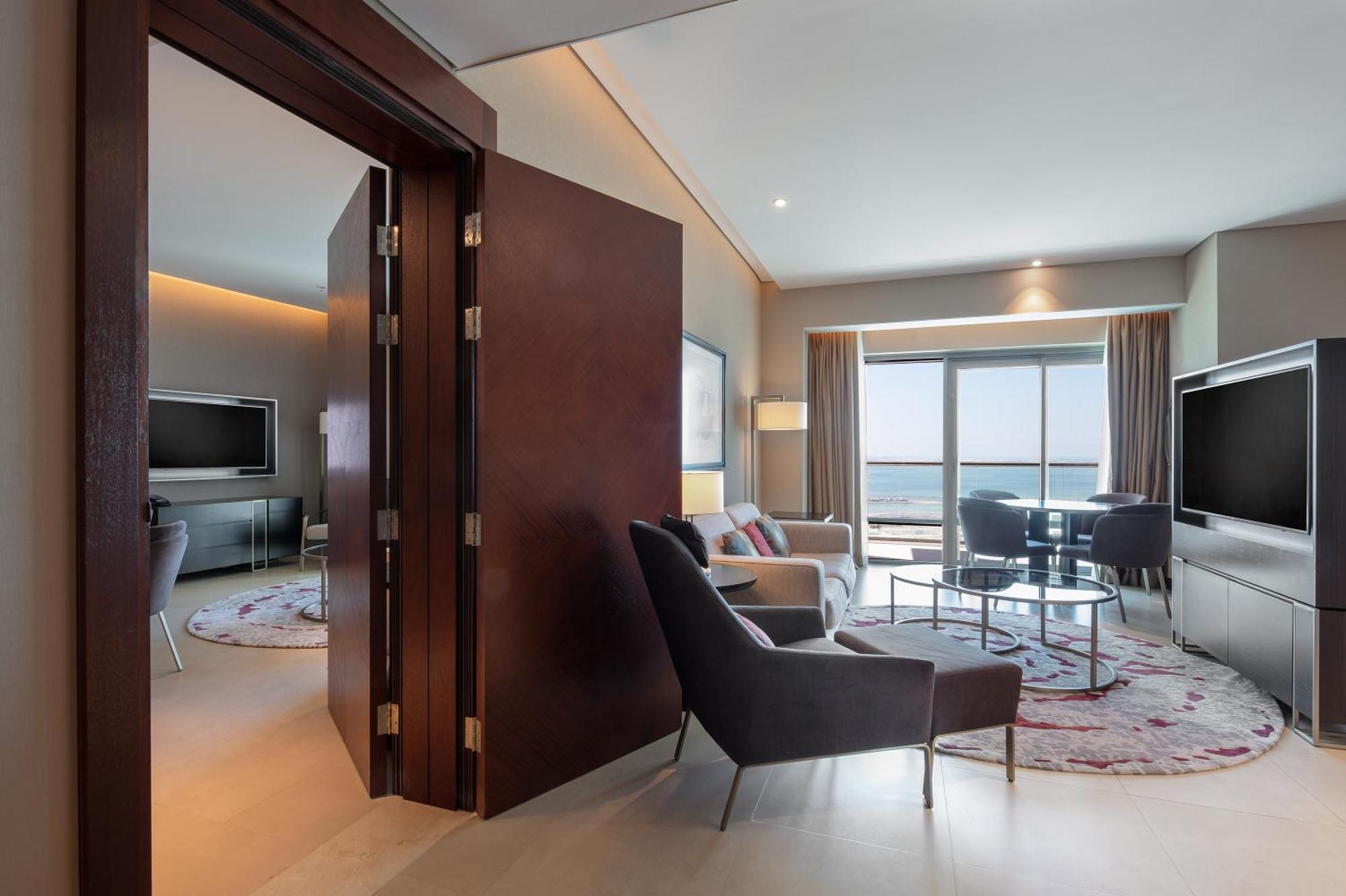 Hilton Doha The Pearl Hotel Bagian luar foto